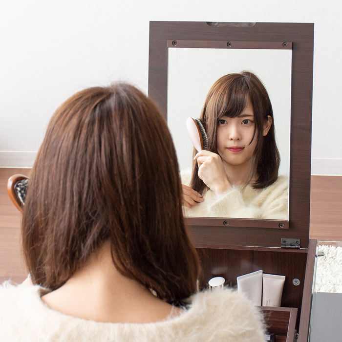 顔全体がしっかり映る大きな鏡